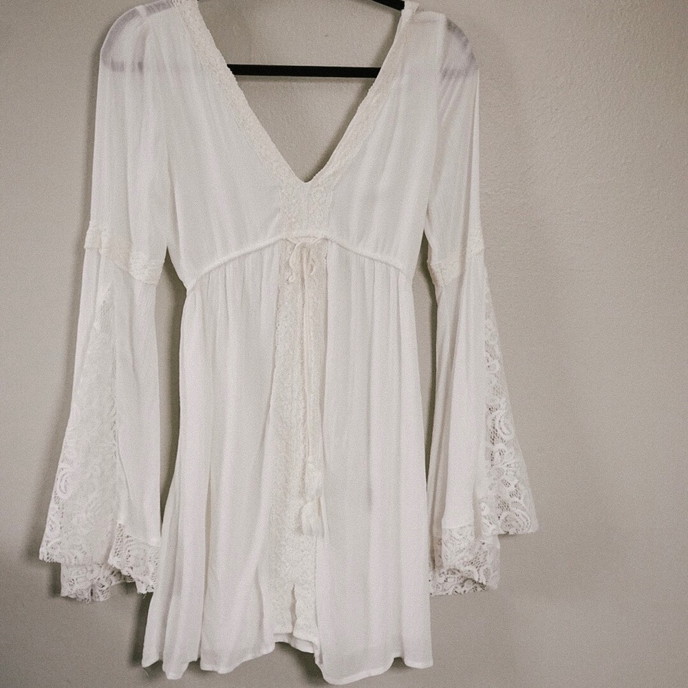 Abercrombie & Fitch white v neck beach dress